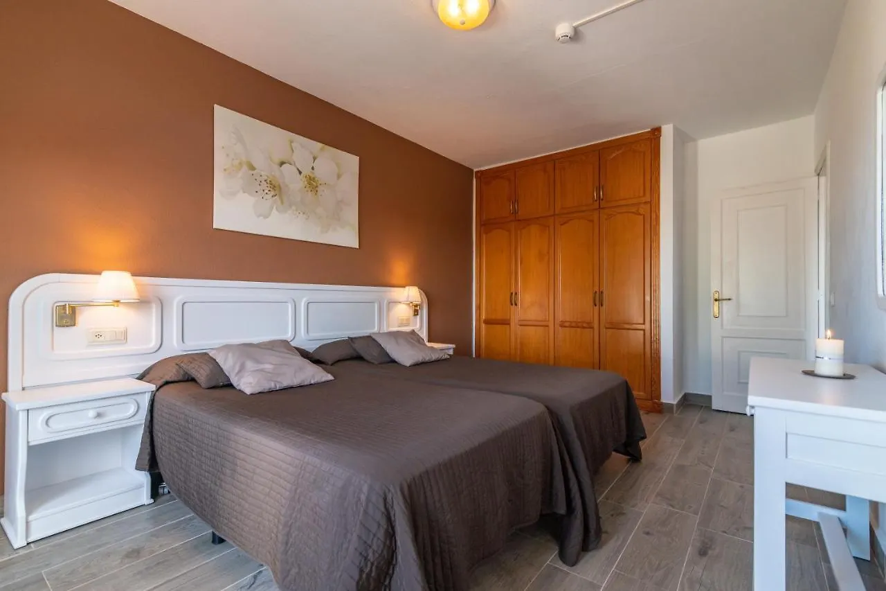 Aparthotel Neptuno Costadeje Адехе
